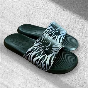 Nike Women's Victori One Slide Sandals Black Metal Silver Size 9 New Without Box